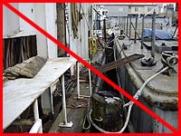 Figure 4: Improper practice: Unsafe access from vessel to barge