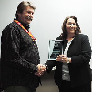 OSHA Acting Regional Administrator Bonita Winingham presenting a Meritorious Achievement award to Ron Mattox of the Greater Kansas City Field Federal Safety and Health Council.