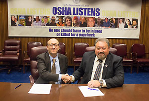 then-Assistant Secretary Dr. David Michaels, USDOL-OSHA and Doug Kramer, ISRI Board Chair, at the alliance signing ceremony on October 19, 2015.