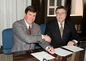 (L-R) OSHA's then-Acting Assistant Secretary Jonathan L. Snare and Mike Taylor, NDA Executive Director sign national Alliance on May 26, 2005.