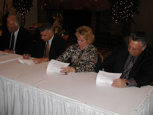 David Knauss, President-Lehigh Construction Group; Thomas Glomb, Vice President-Lehigh Construction Group; Patricia Clark, Region II Regional Administrator and Arthur Dube, Buffalo Area Office Director signing an Alliance on May 15, 2003