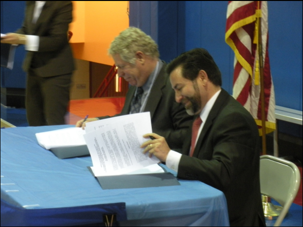 (Seated L to R) Albert D'Imperio, Area Director, Region III, Philadelphia Area Office, USDOL-OSHA and Carlos Giralt-Cabrales, Consul of Mexico, Philadelphia, Pennsylvania. Consulate of Mexico in Philadelphia Alliance signing on April 15, 2011.