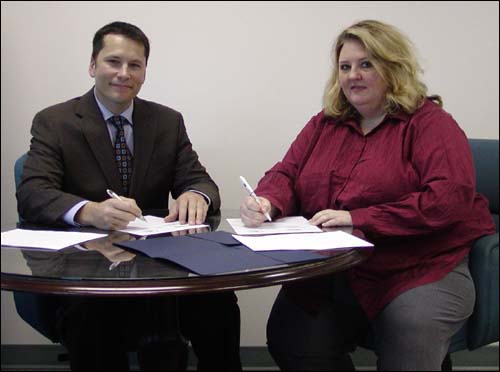 (L to R) Lance Roux, President, American Society of Safety Engineers, Greater Baton Rouge Chapter; and Dorinda Folse, Area Director, Baton Rouge, Louisiana Area Office, USDOL-OSHA; at the Alliance signing on December 19, 2008.