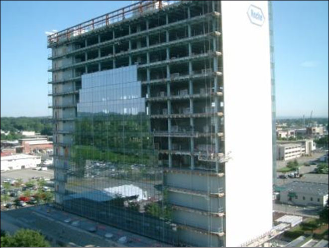 Hoffman LaRoche Building 76 with the fa&ccedil;ade replacement project underway