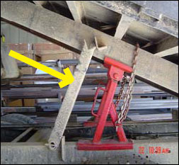 Figure 4. Positive supports are provided by dump bed manufacturers in the form of body props. Body props are non-adjustable and will support the dump body at one position only.