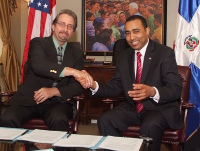 OSHA Regional Administrator Robert Kulick and Consul General Felix Antonio Martinez of the Dominican Republic.